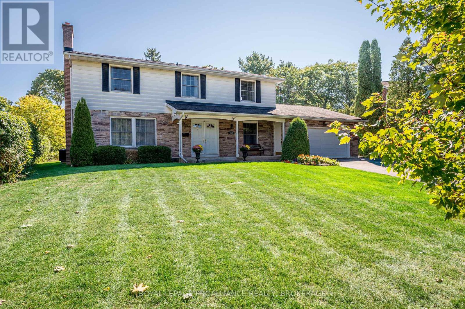 259 FAIRWAY HILL CRESCENT