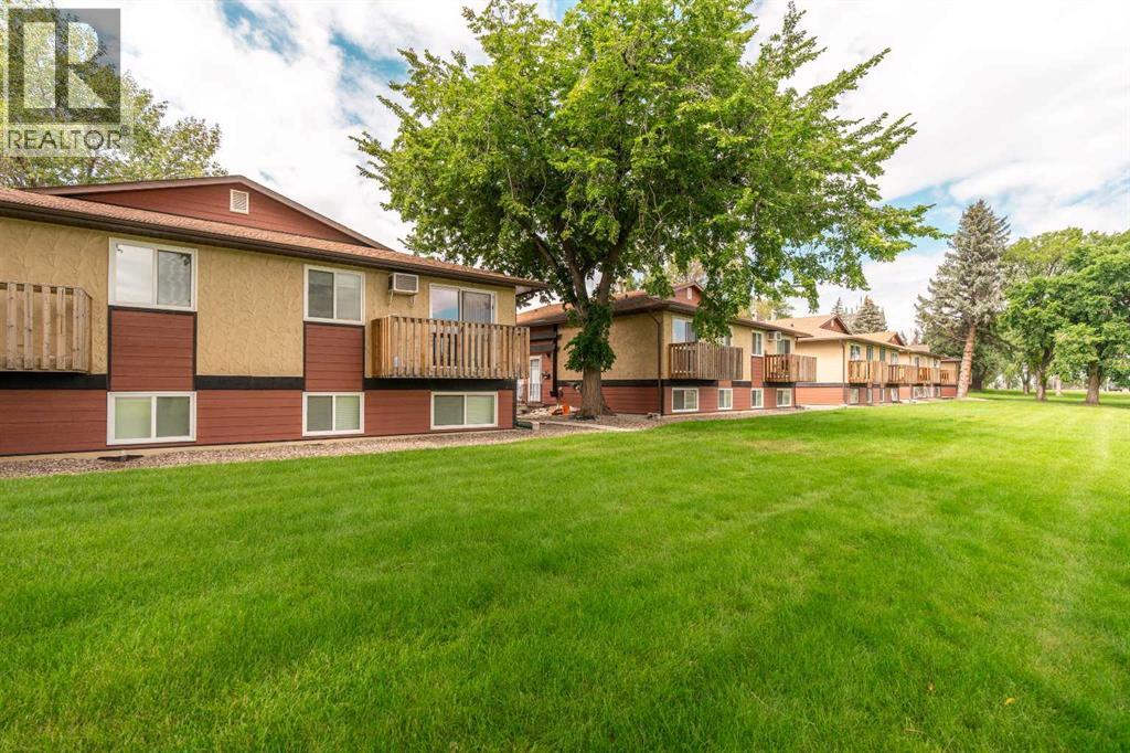 42, 5 Acadia Road W
