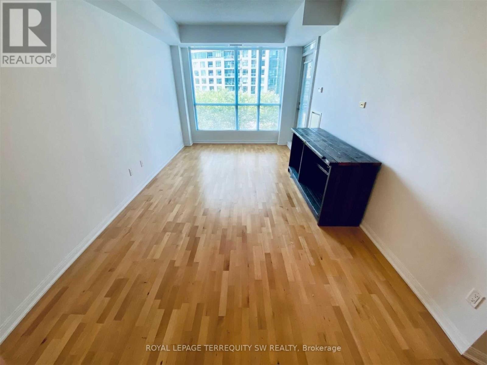 405 - 628 FLEET STREET