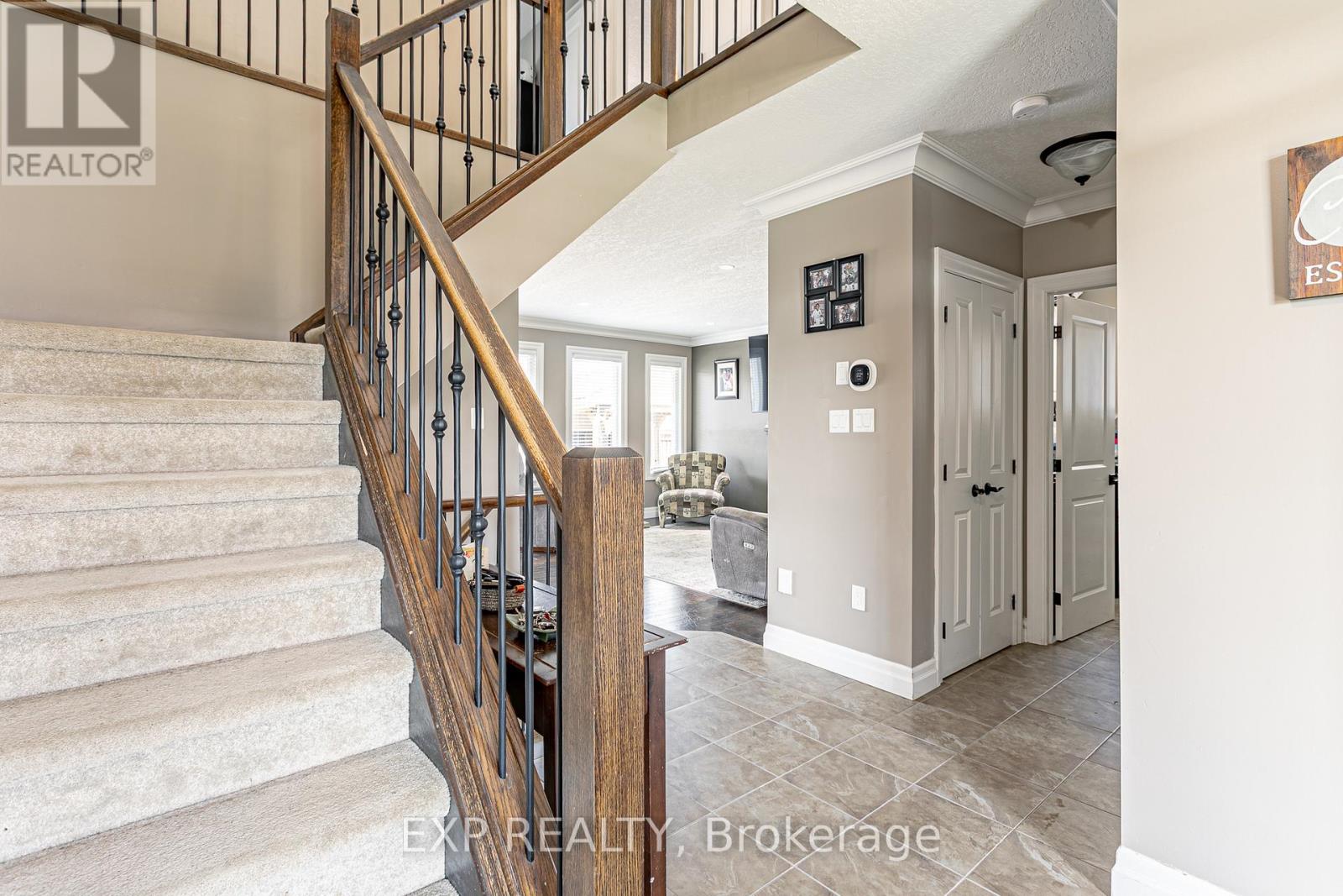 8 OLIVER CRESCENT