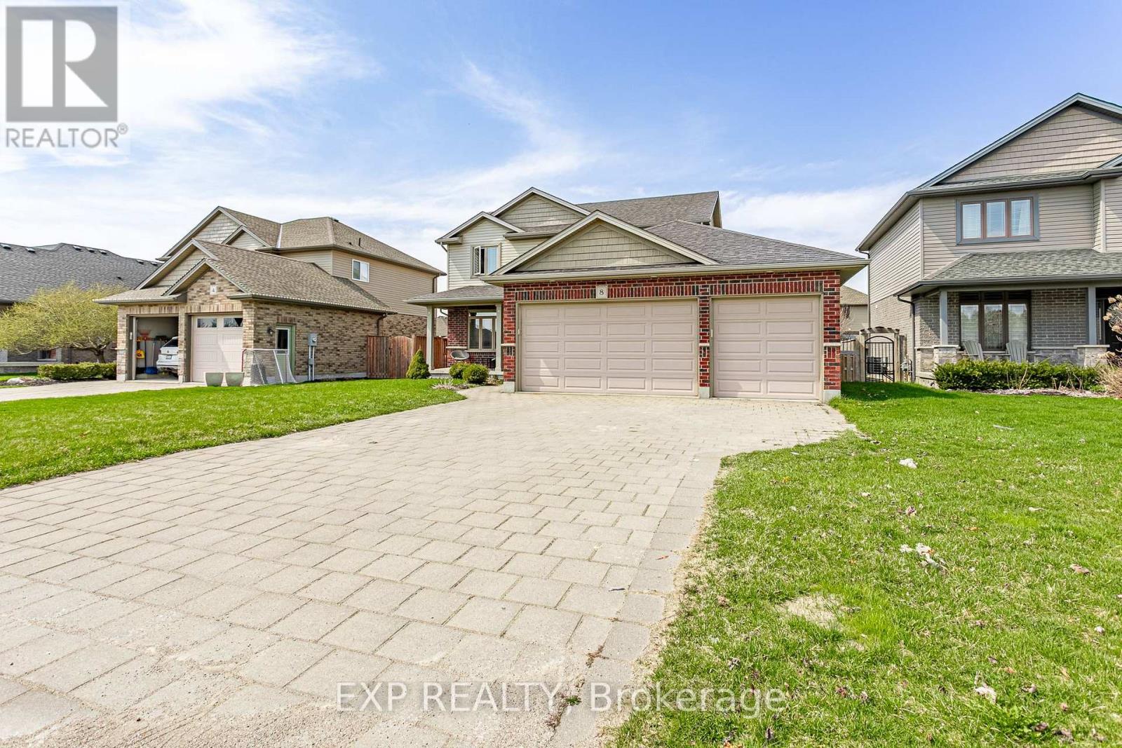 8 OLIVER CRESCENT