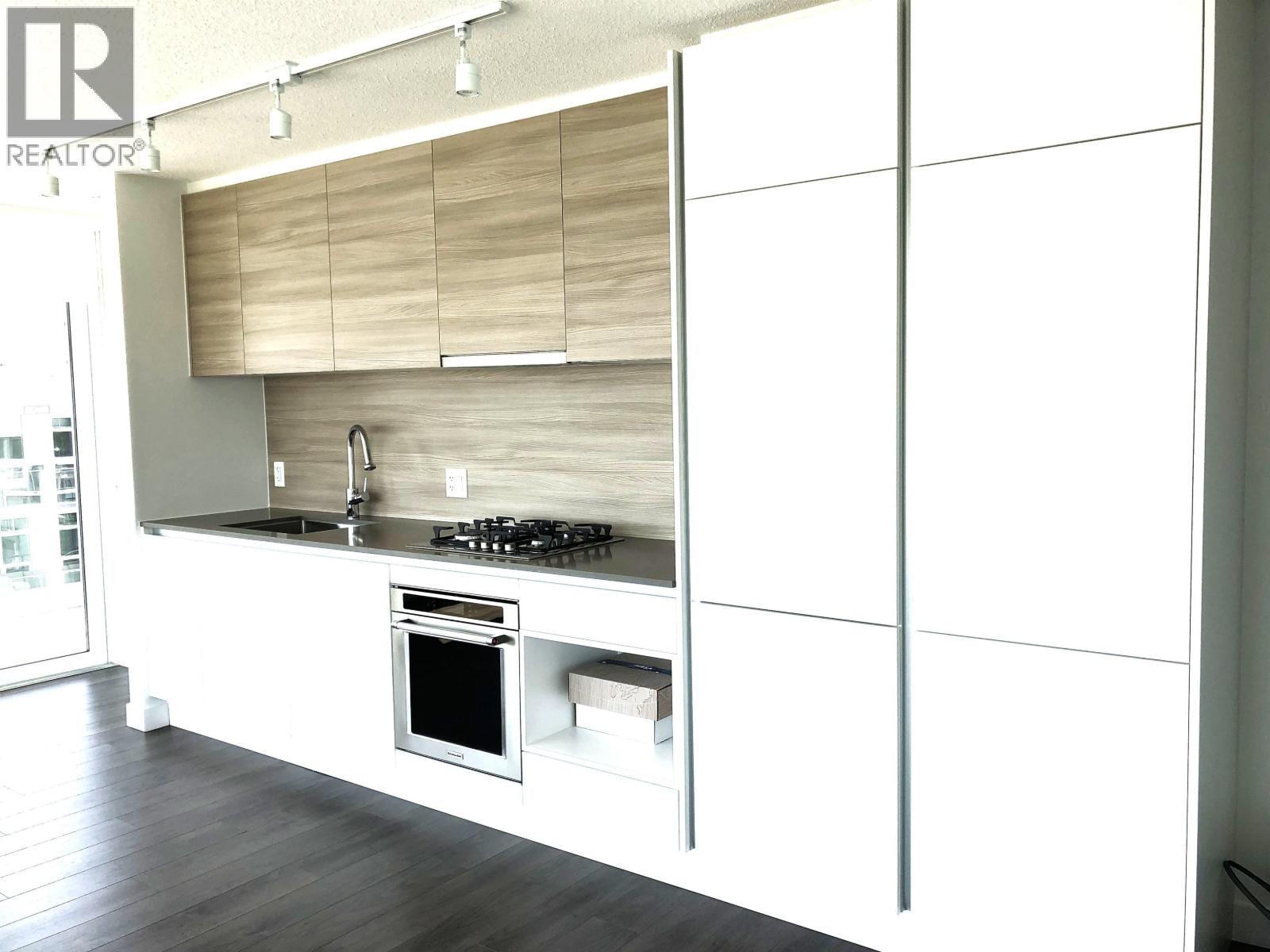 1905 908 QUAYSIDE DRIVE