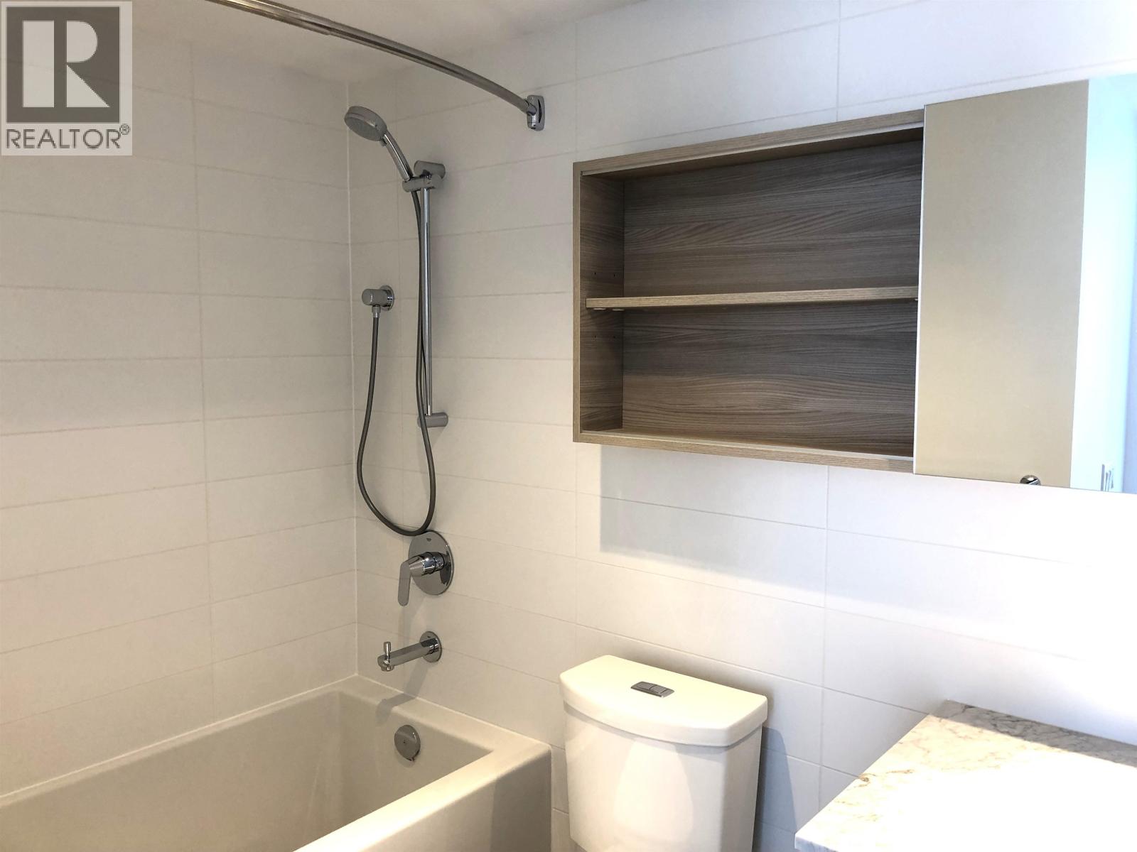 1905 908 QUAYSIDE DRIVE