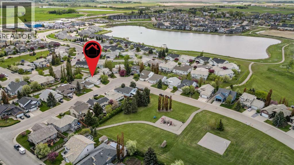 11 Strathmore Lakes Crescent