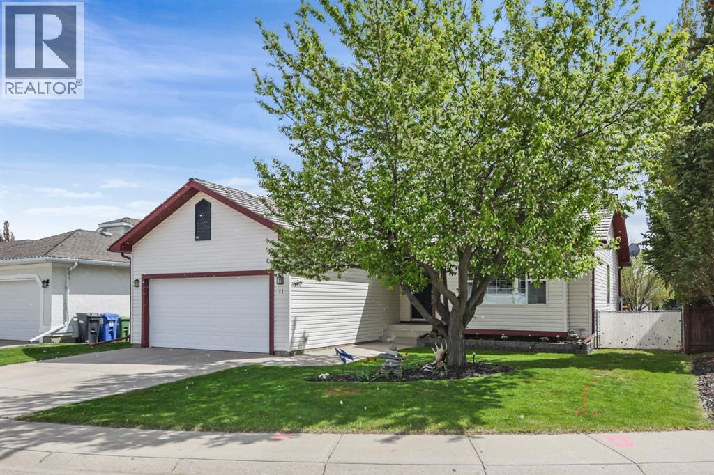 11 Strathmore Lakes Crescent