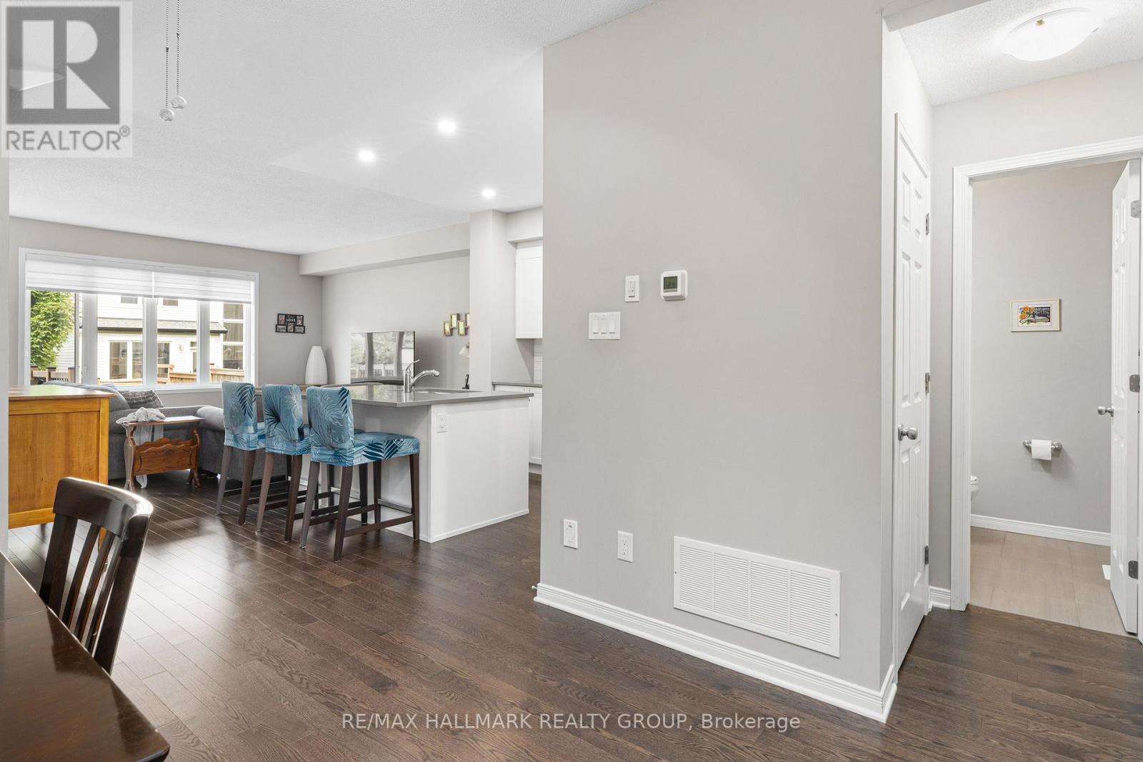 15 RIDDELL STREET N