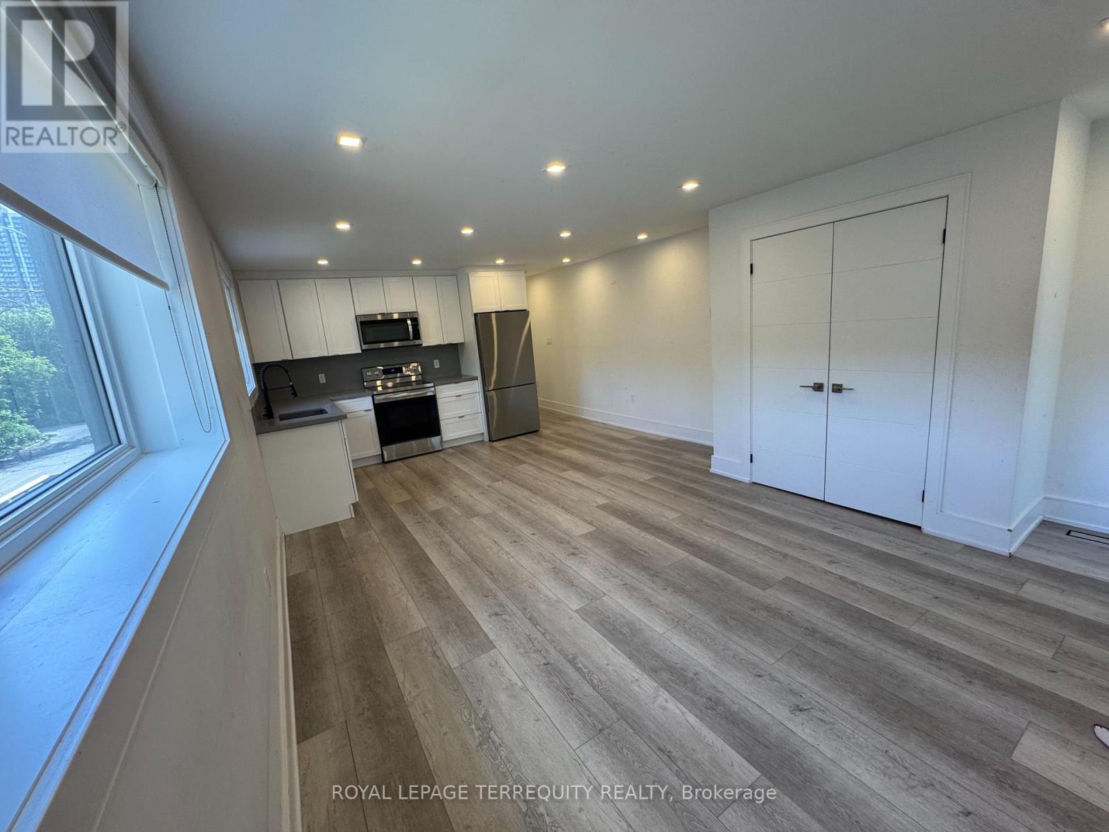 2 - 200 MUNRO STREET