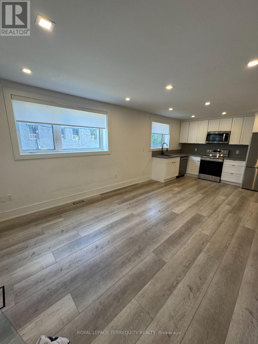 2 - 200 MUNRO STREET