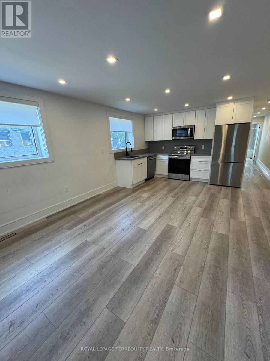 2 - 200 MUNRO STREET