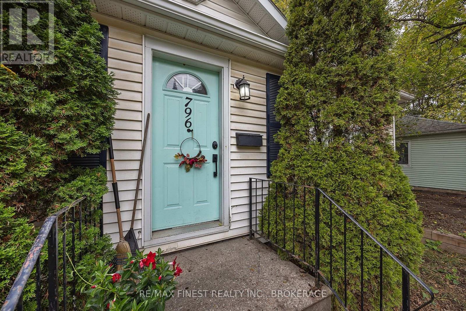 796 PORTSMOUTH AVENUE