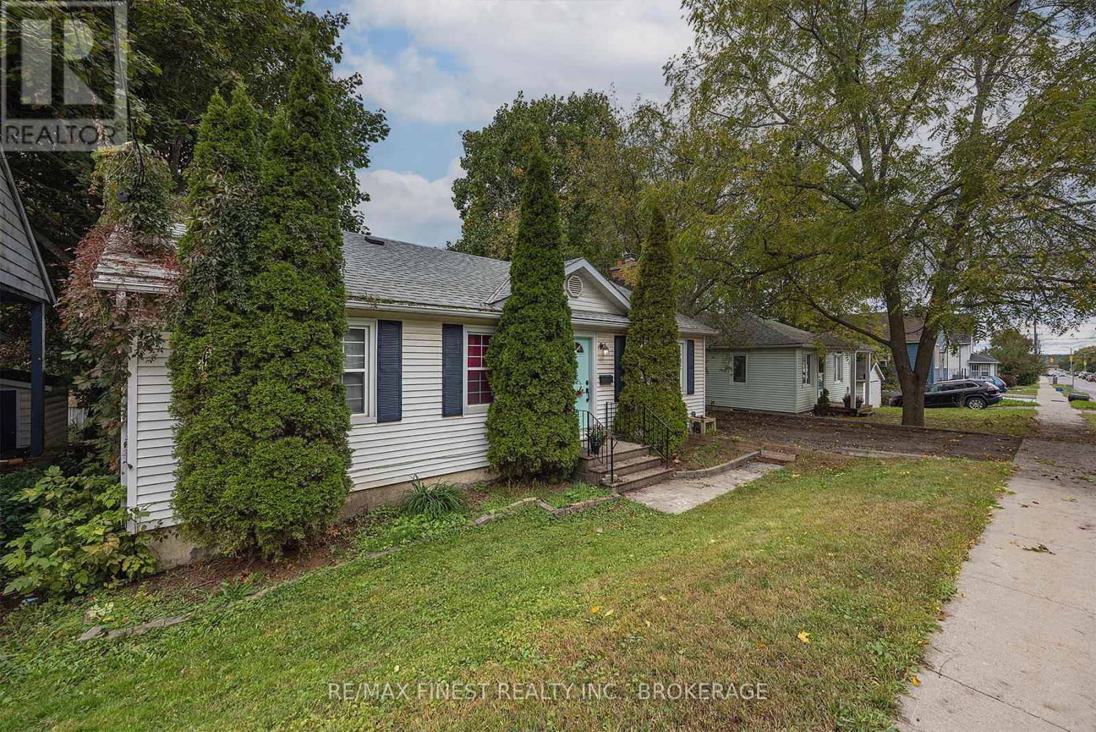 796 PORTSMOUTH AVENUE