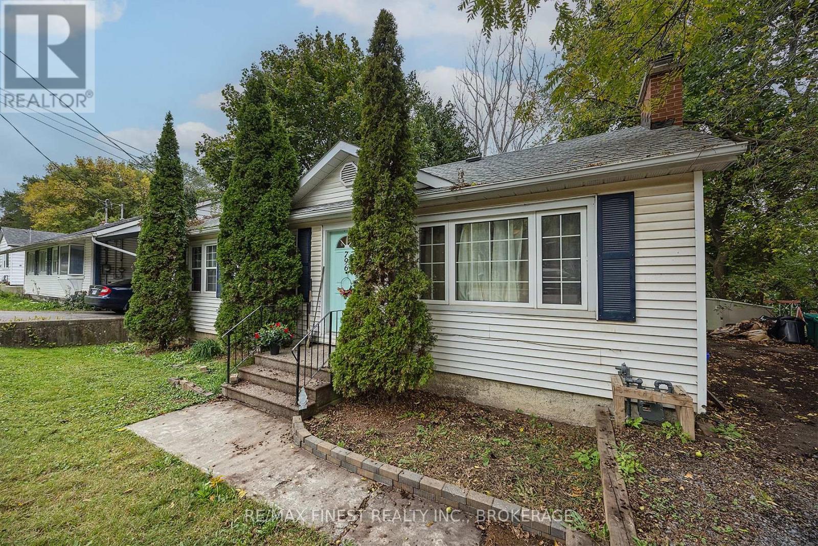 796 PORTSMOUTH AVENUE