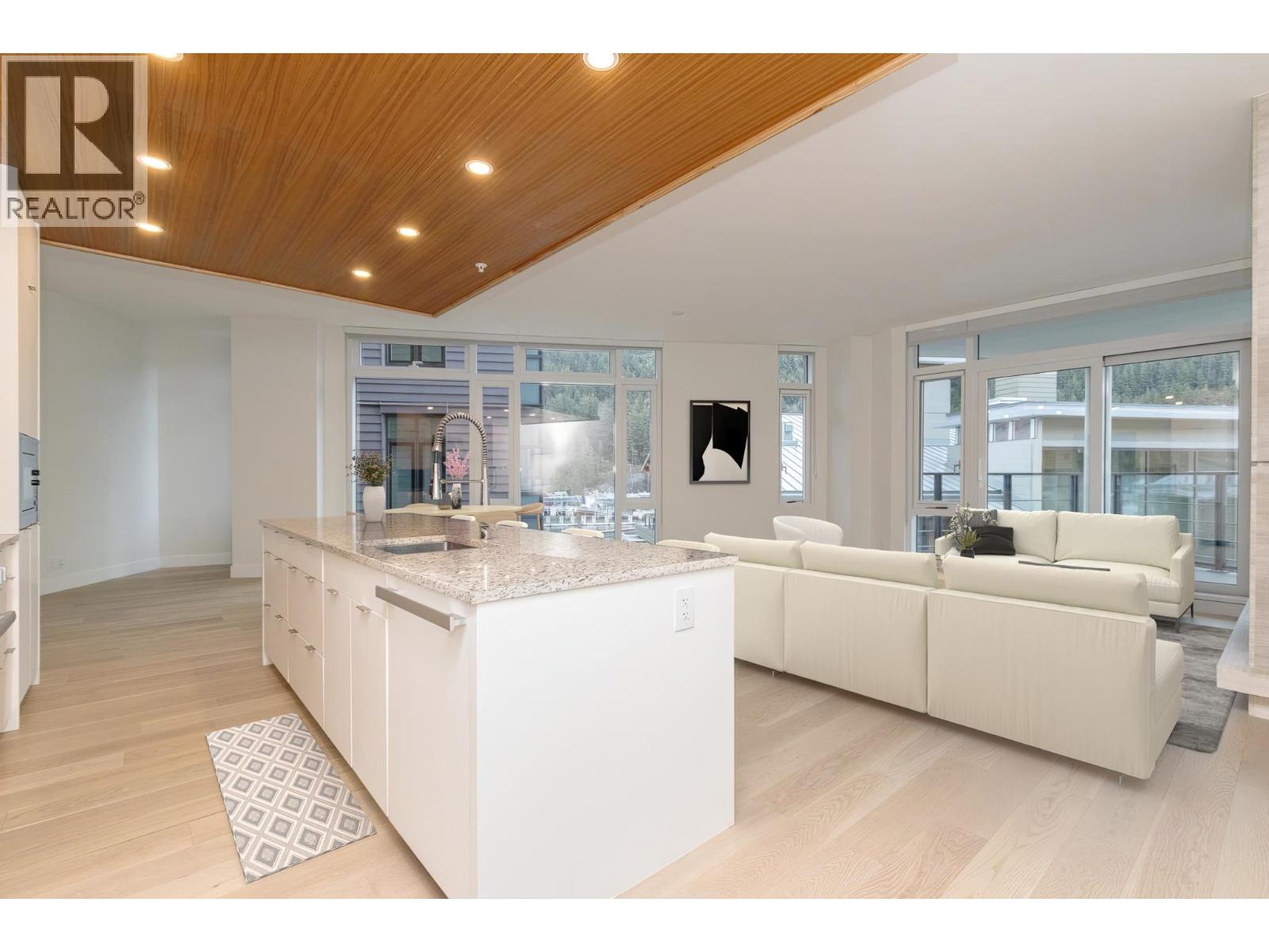 401 6687 NELSON AVENUE