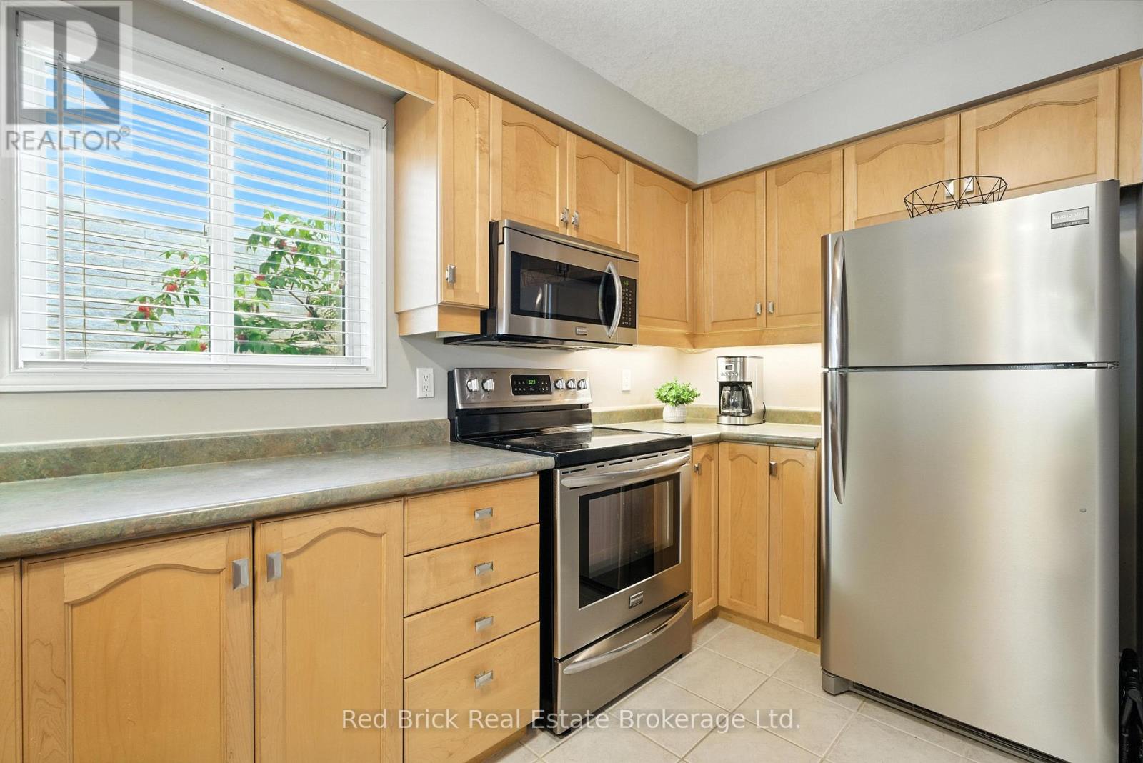 18 BOULDER CRESCENT