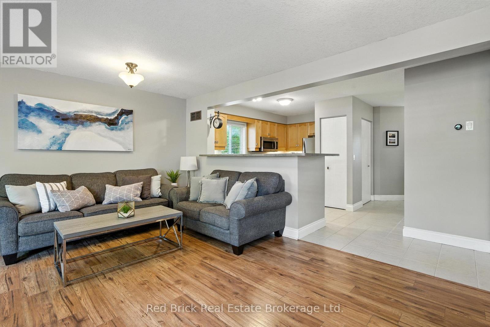 18 BOULDER CRESCENT