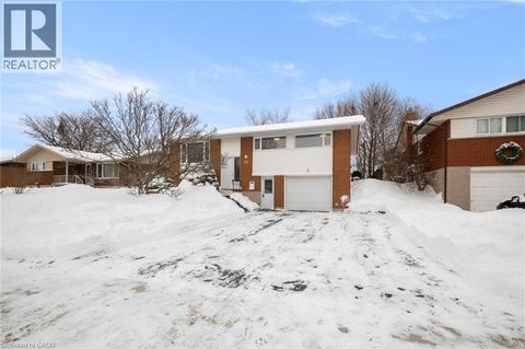 212 WINFIELD Avenue Waterloo ON N2J3M9