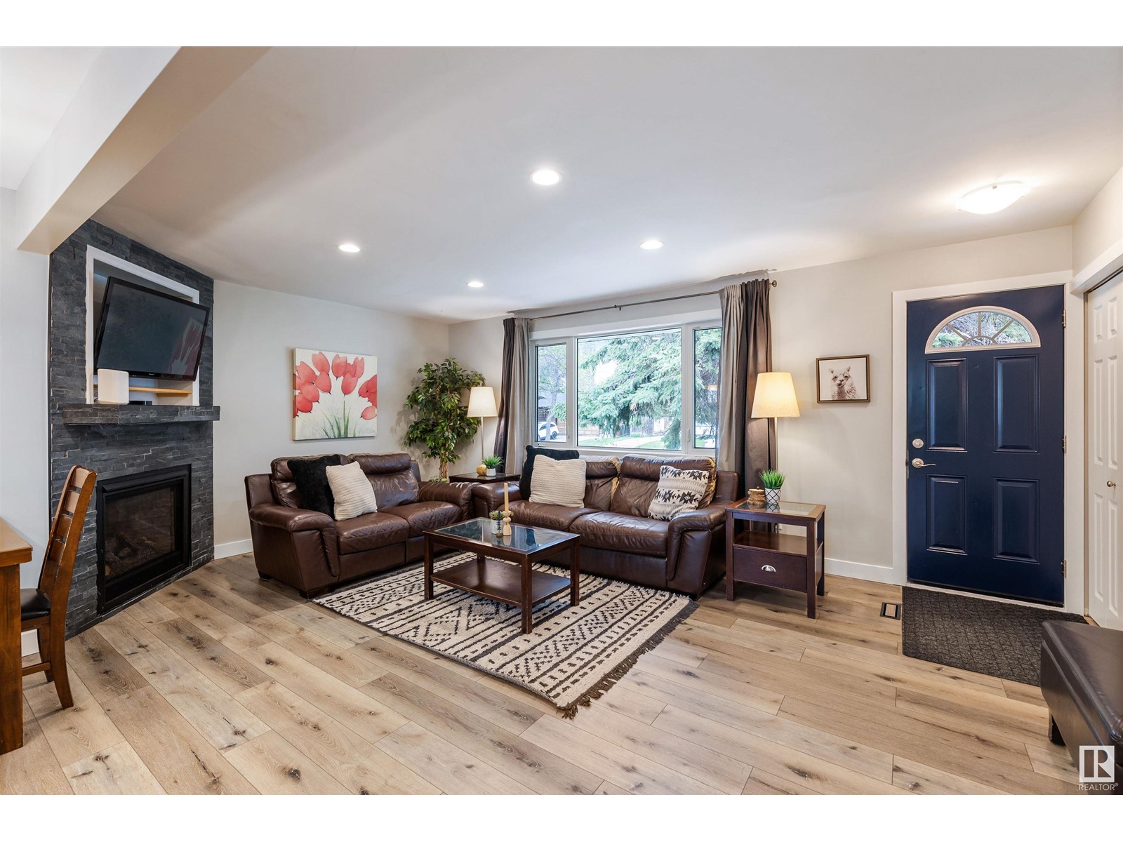 35 FENWICK CR