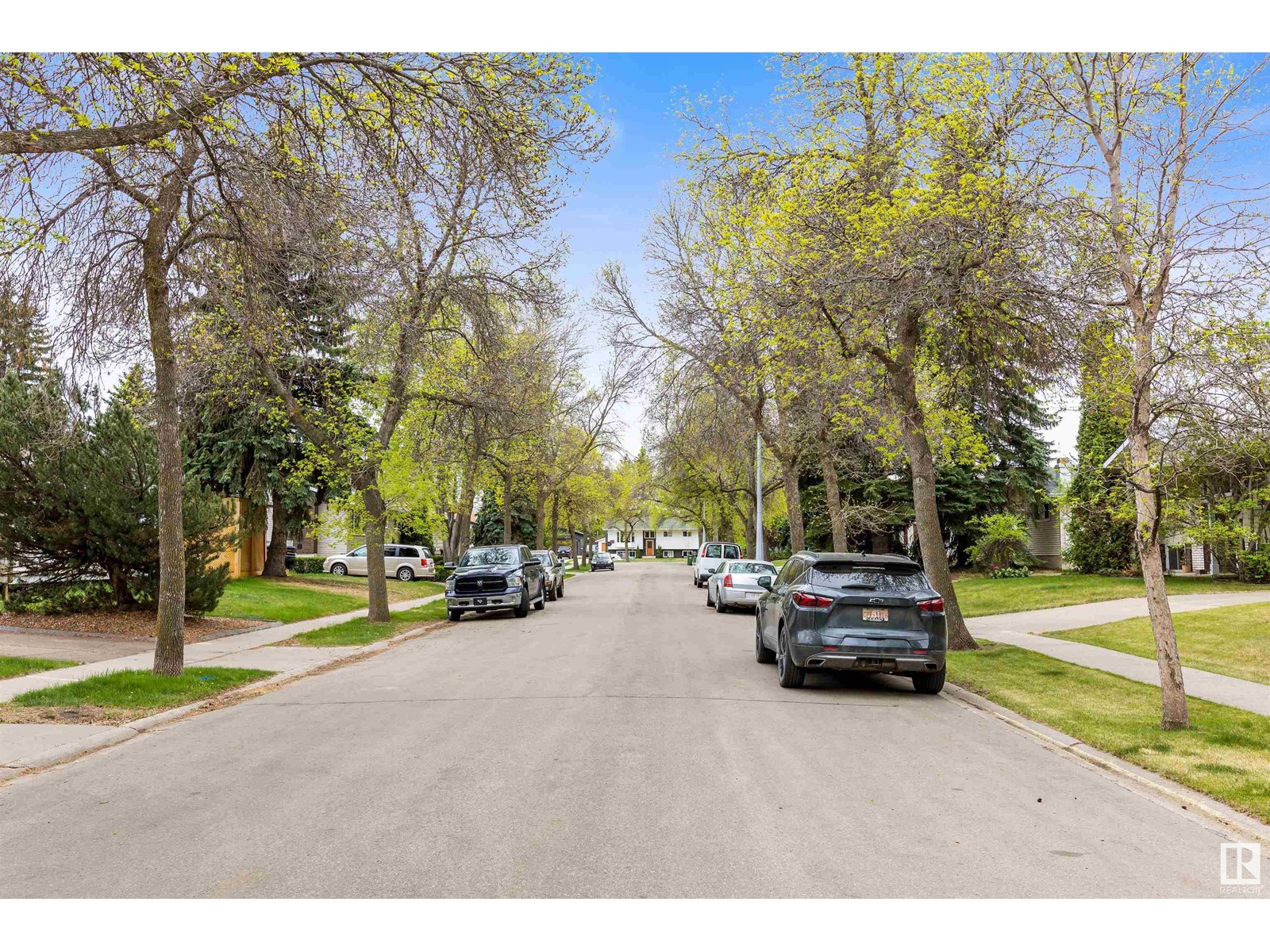 35 FENWICK CR