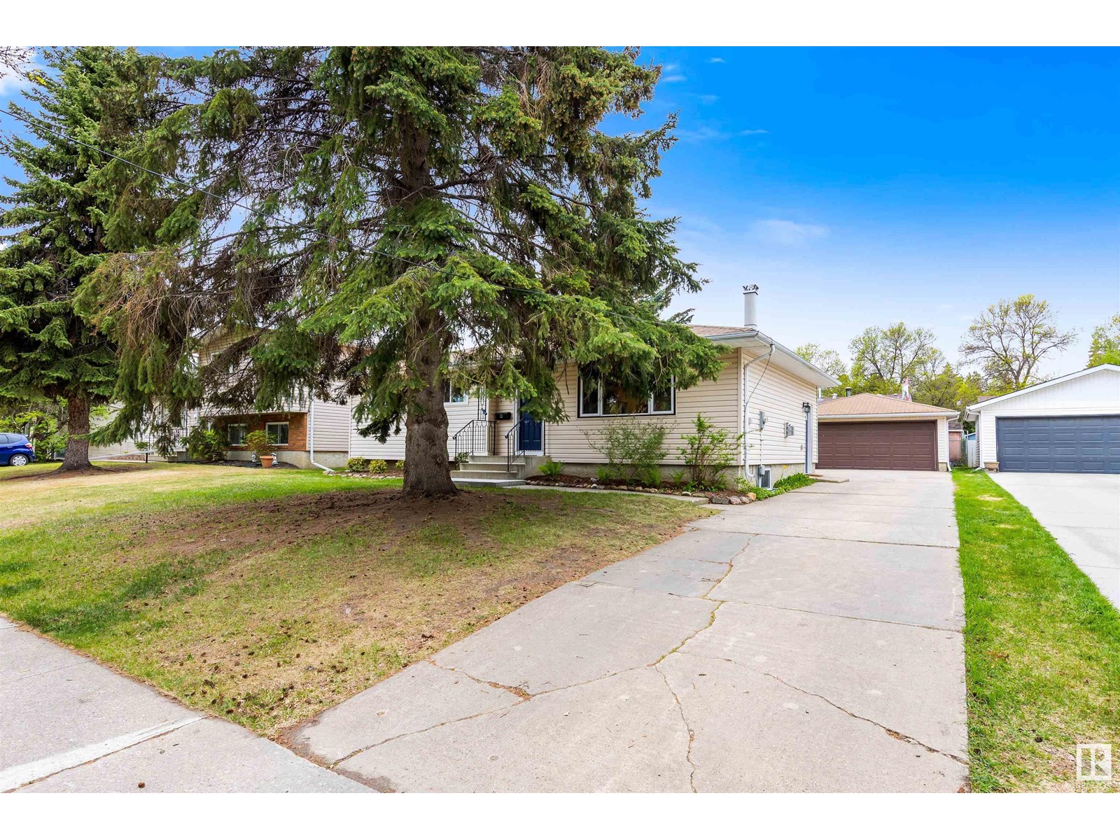 35 FENWICK CR