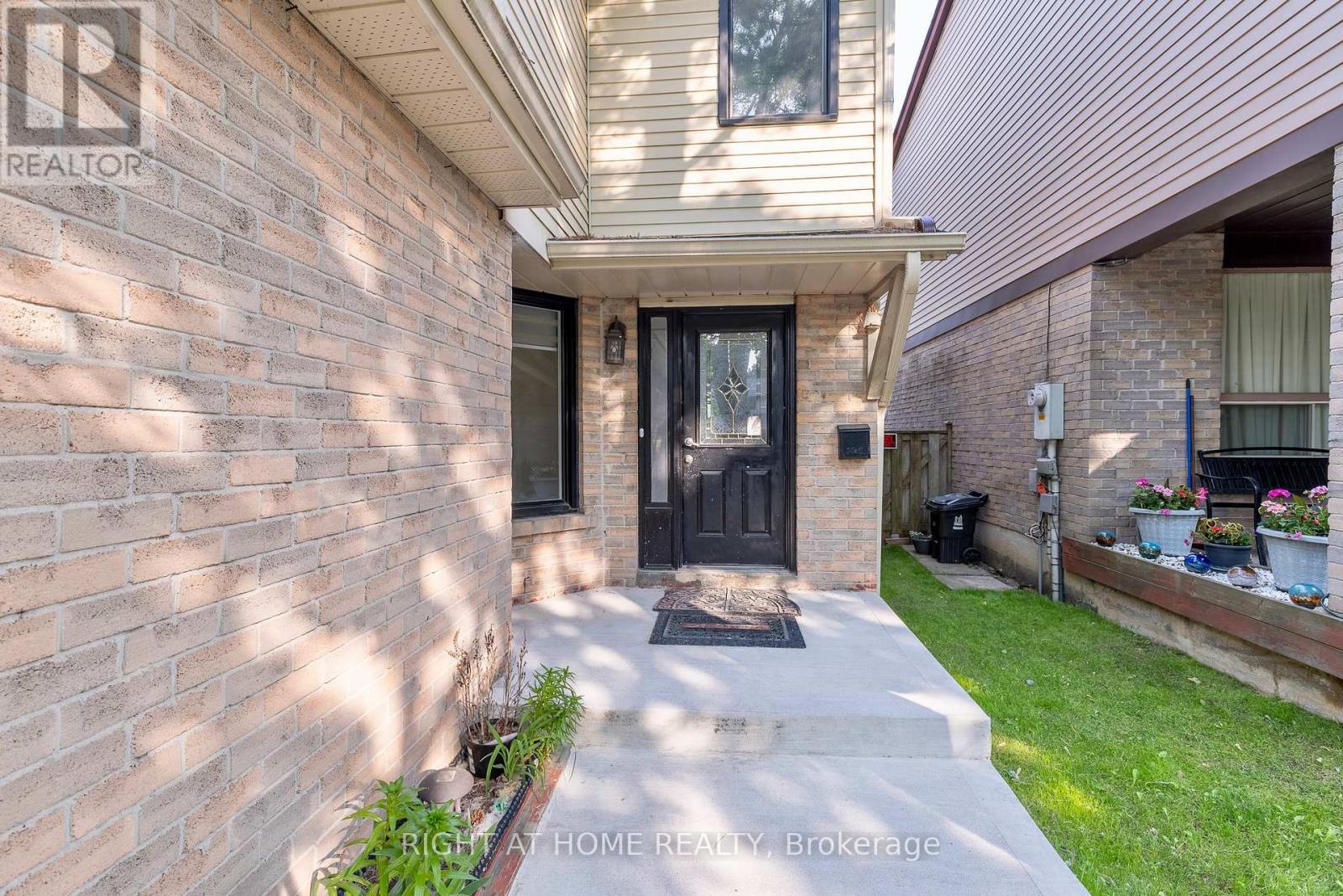 7 - 113 ALFORD CRESCENT