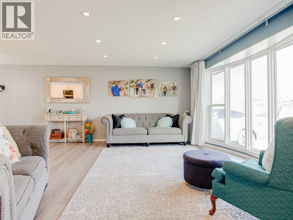 114 Laval Court W