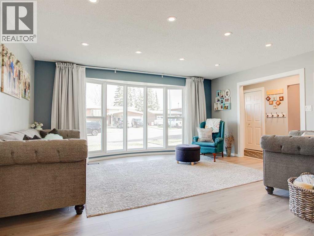 114 Laval Court W