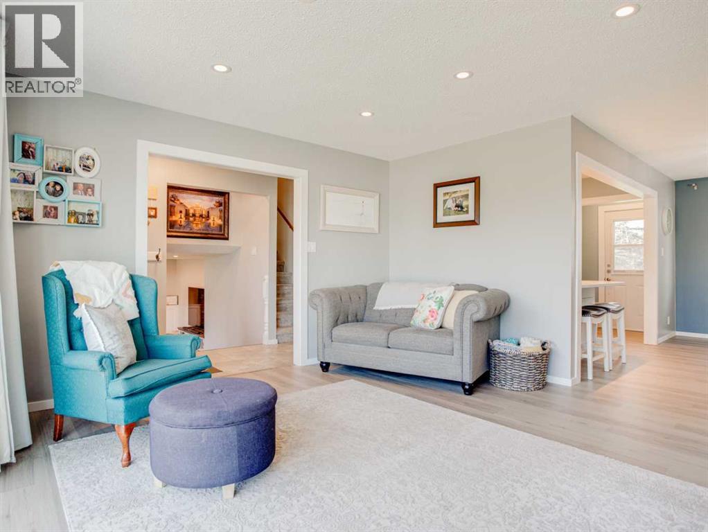 114 Laval Court W