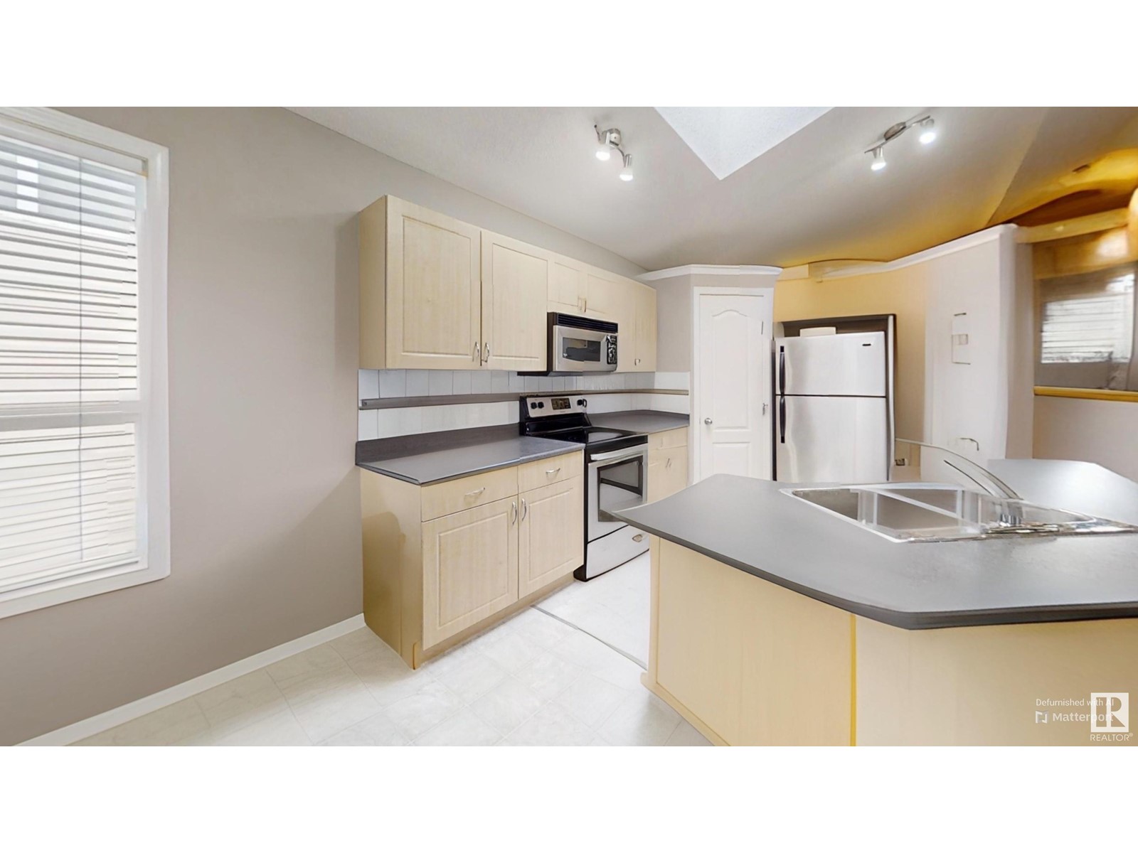 8419 6 AV SW