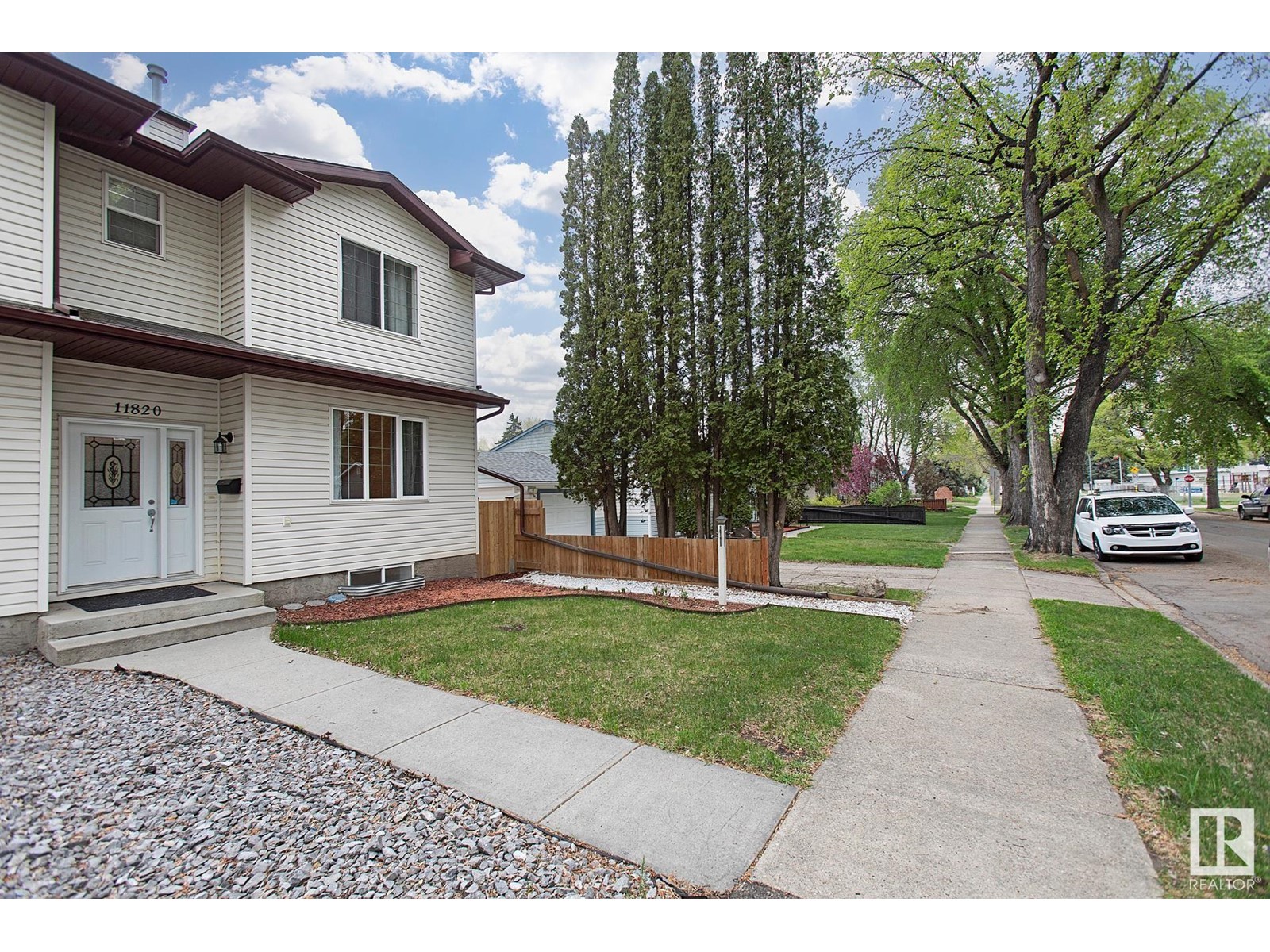11820 40 ST NW