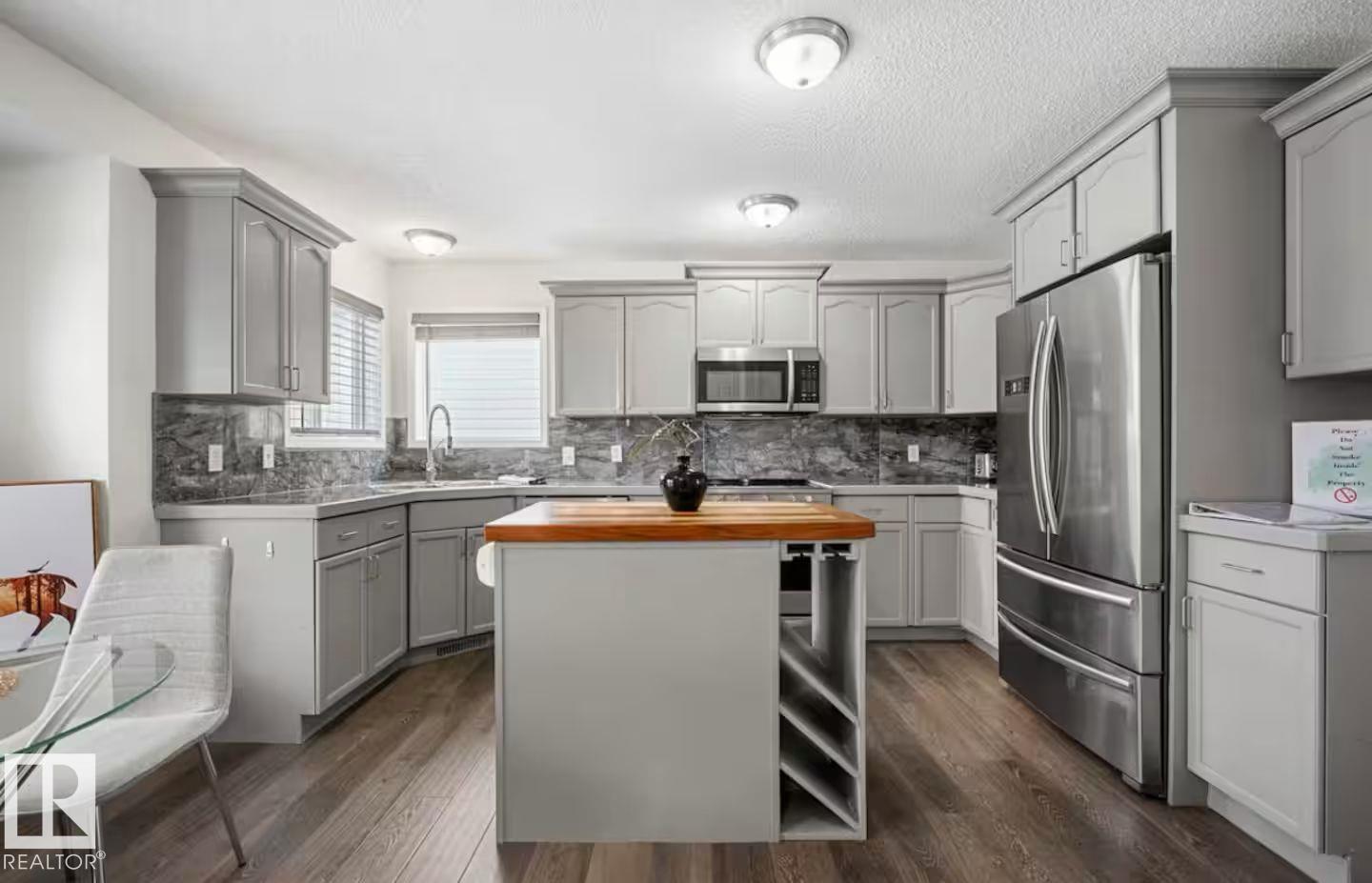 3005 32 AV NW