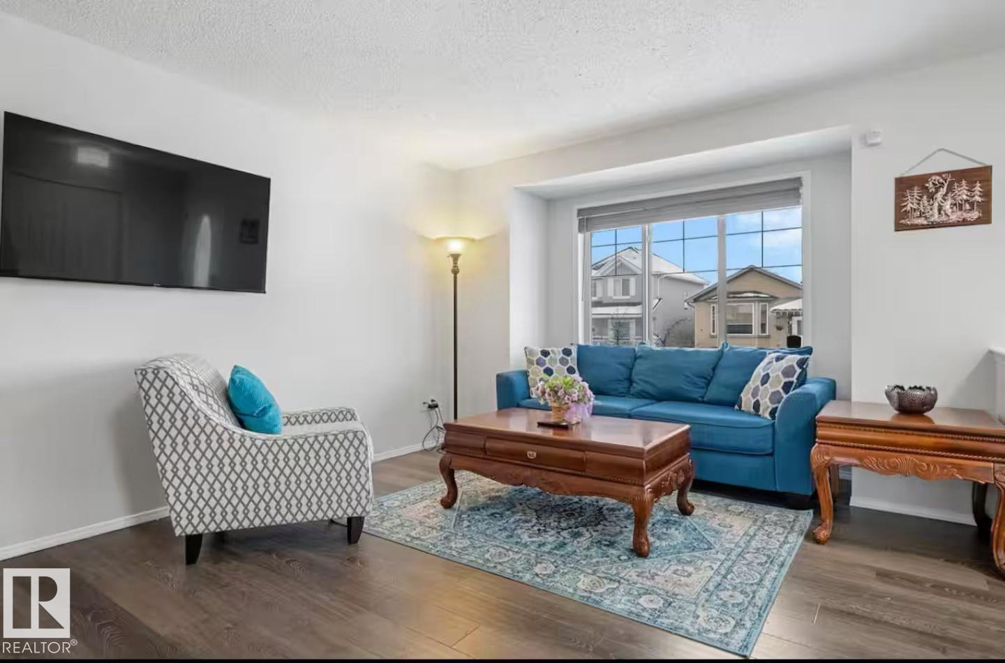 3005 32 AV NW