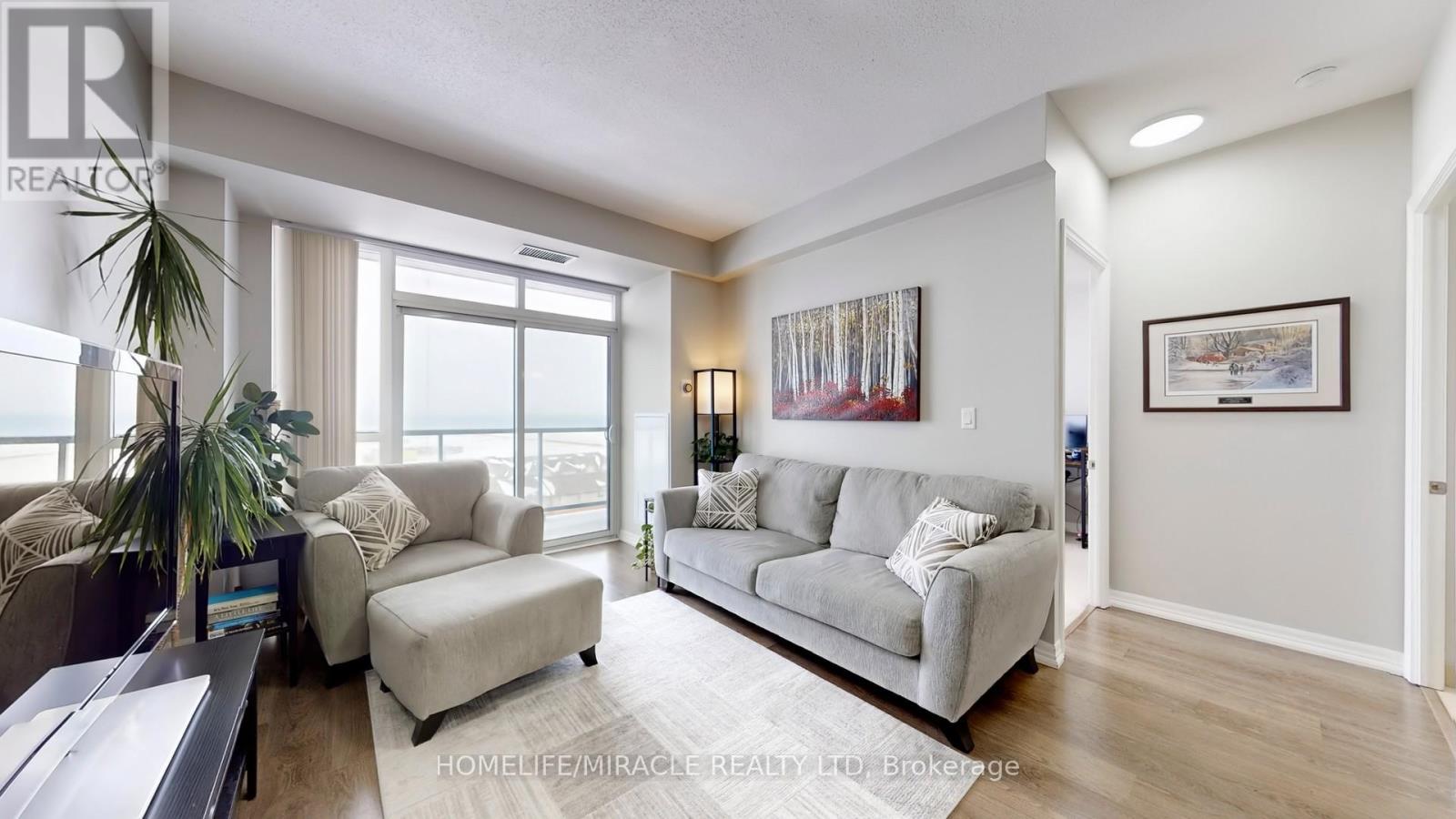 607 - 560 NORTH SERVICE ROAD