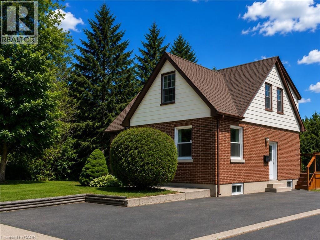 15 BARRETT Avenue