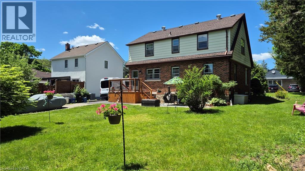 15 BARRETT Avenue