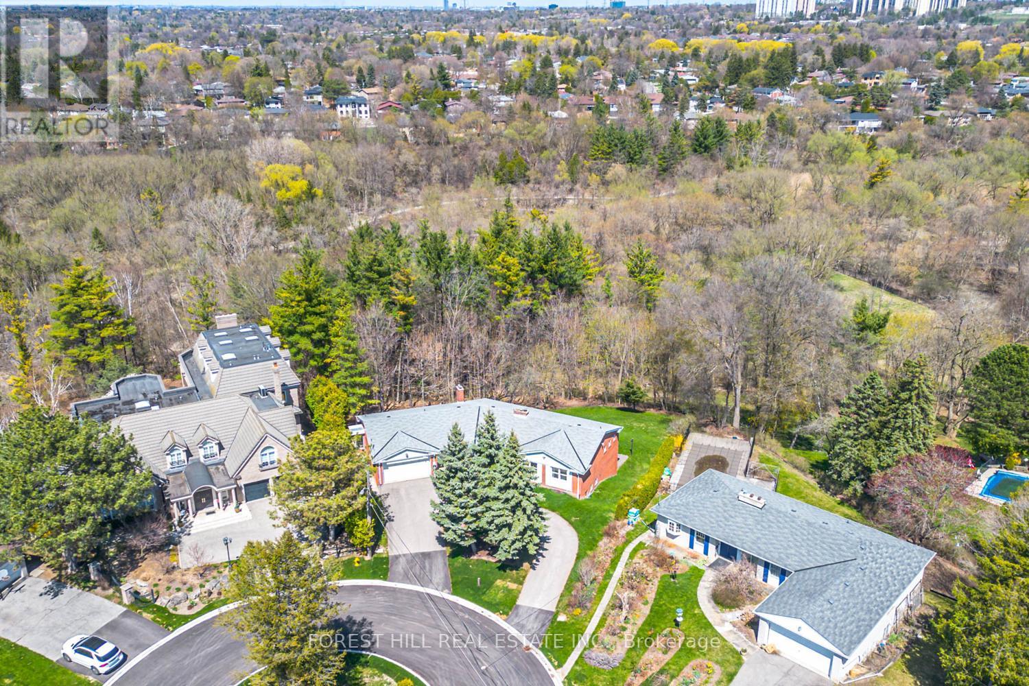 10 COURTWOOD PLACE