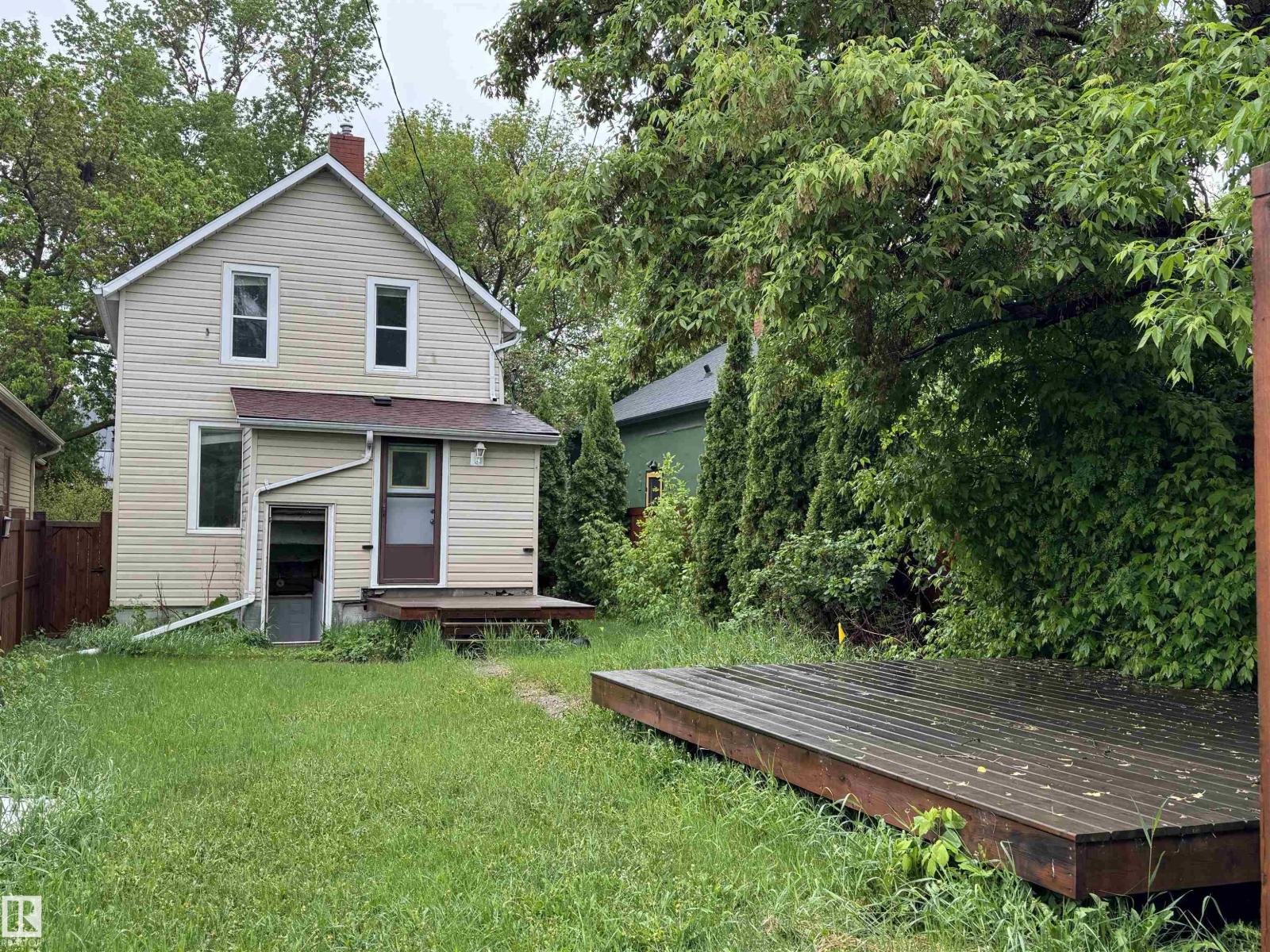 9740 87 AV NW