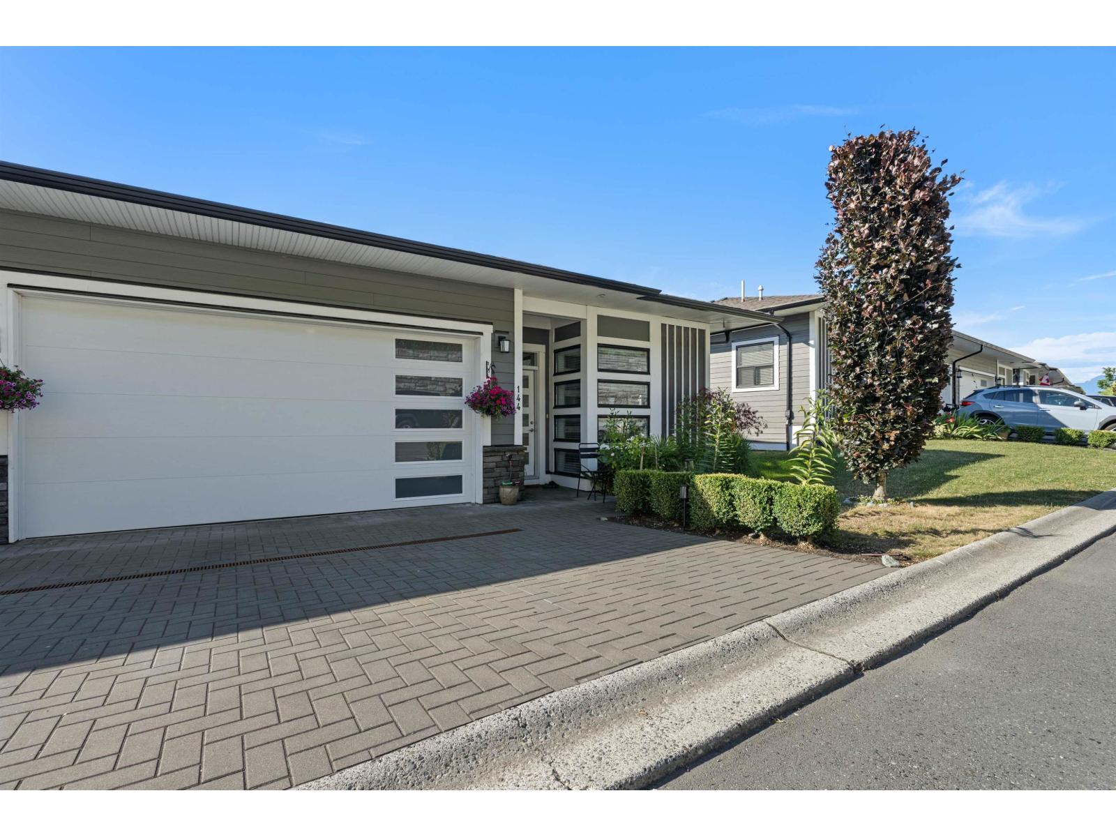 144 51096 FALLS COURT|Eastern Hillsides