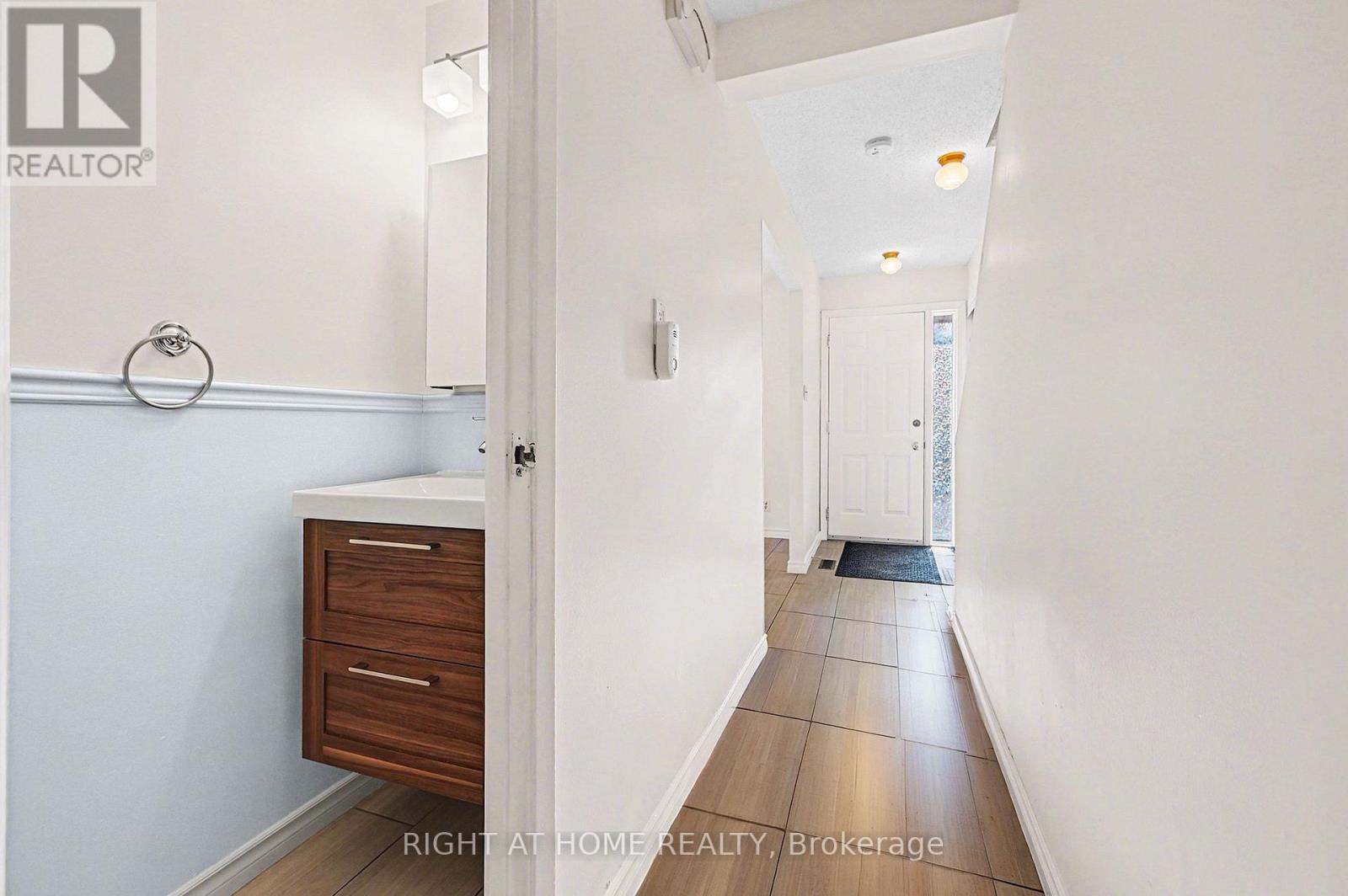 51 - 1213 BOWMOUNT STREET