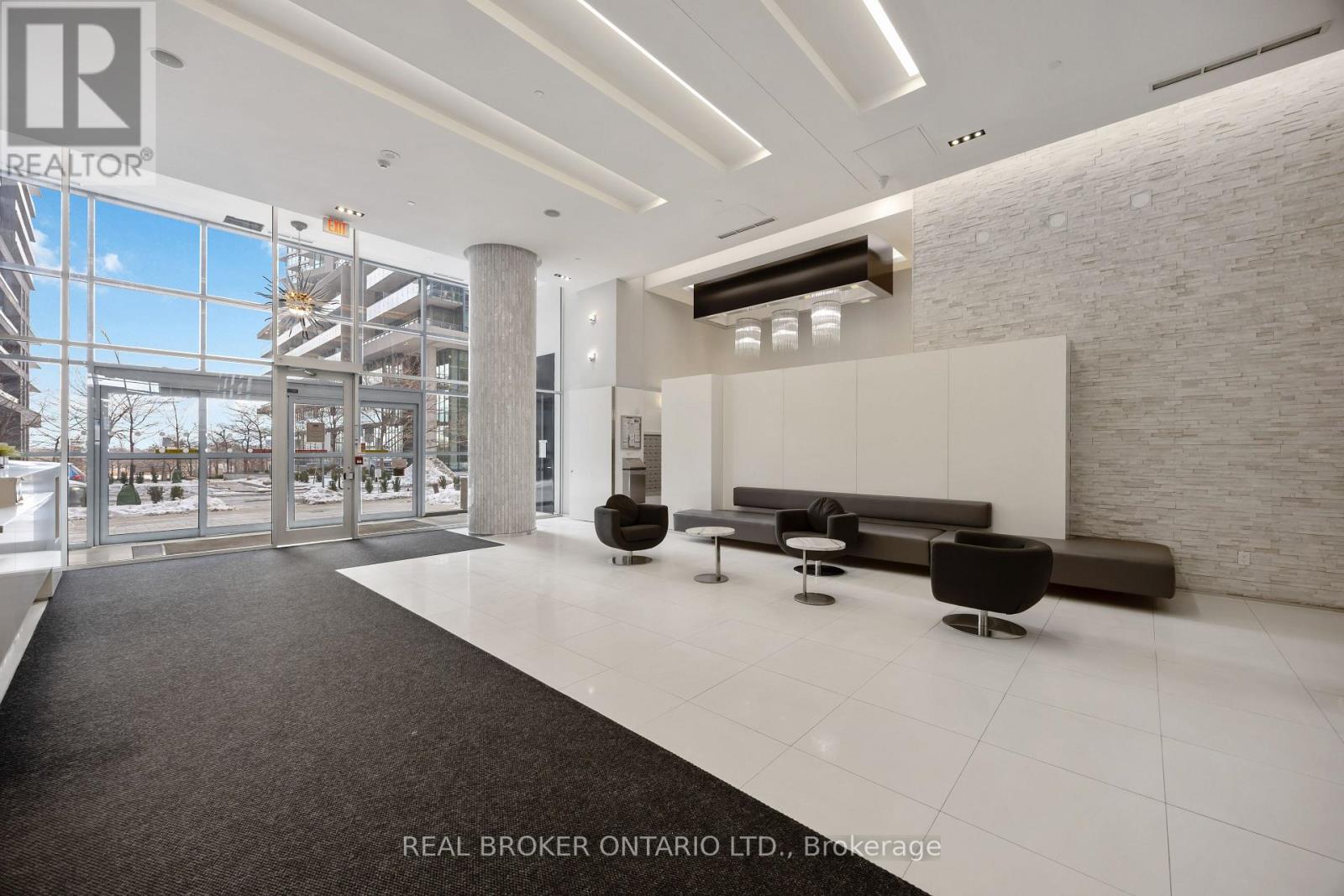 302 - 56 ANNIE CRAIG DRIVE