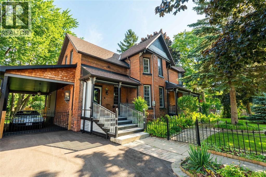 213 VIDAL STREET South