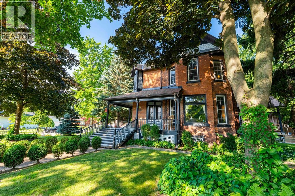 213 VIDAL STREET South