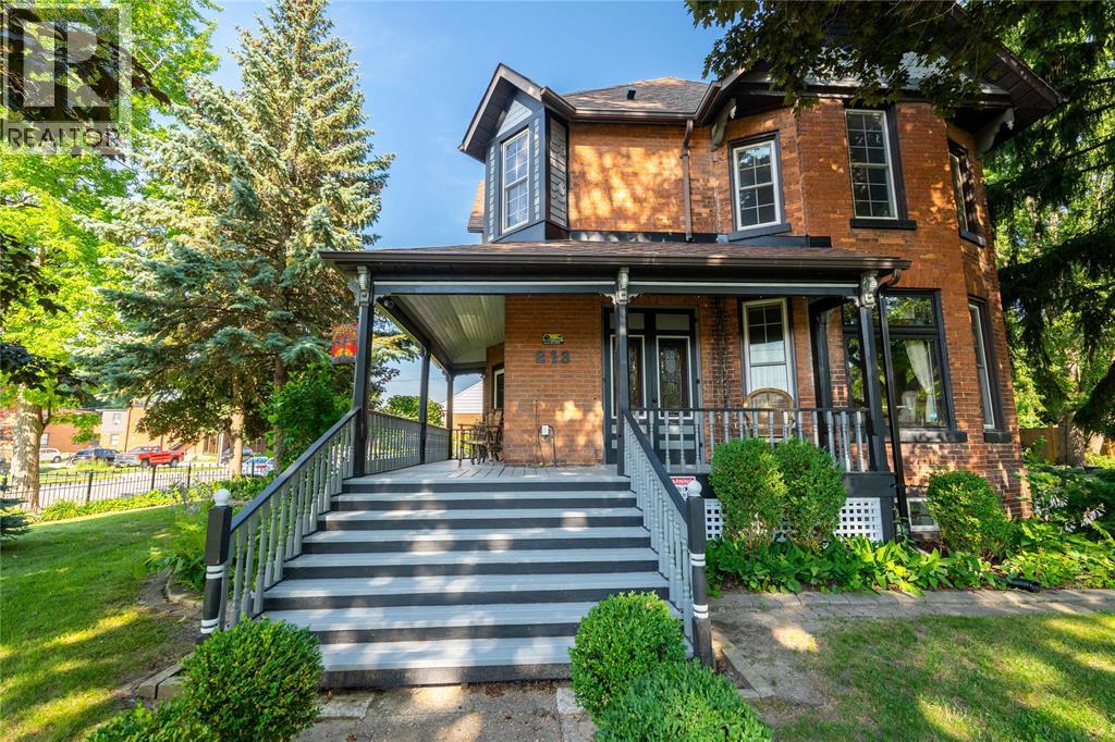 213 VIDAL STREET South