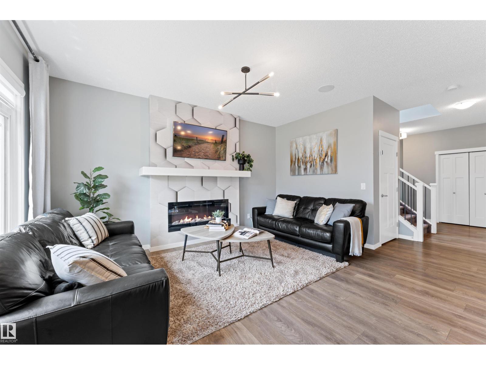 9664 223 ST NW
