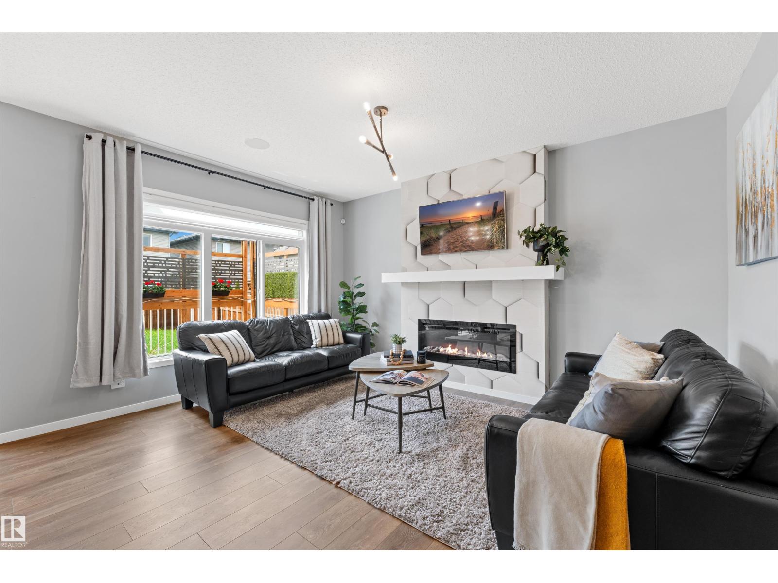 9664 223 ST NW