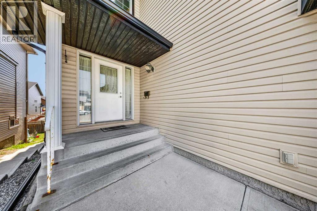 154 Saddleland Close NE