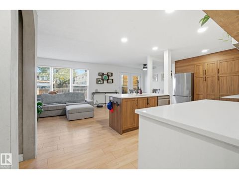 272 GRANDIN VG St. Albert AB T8N2R6