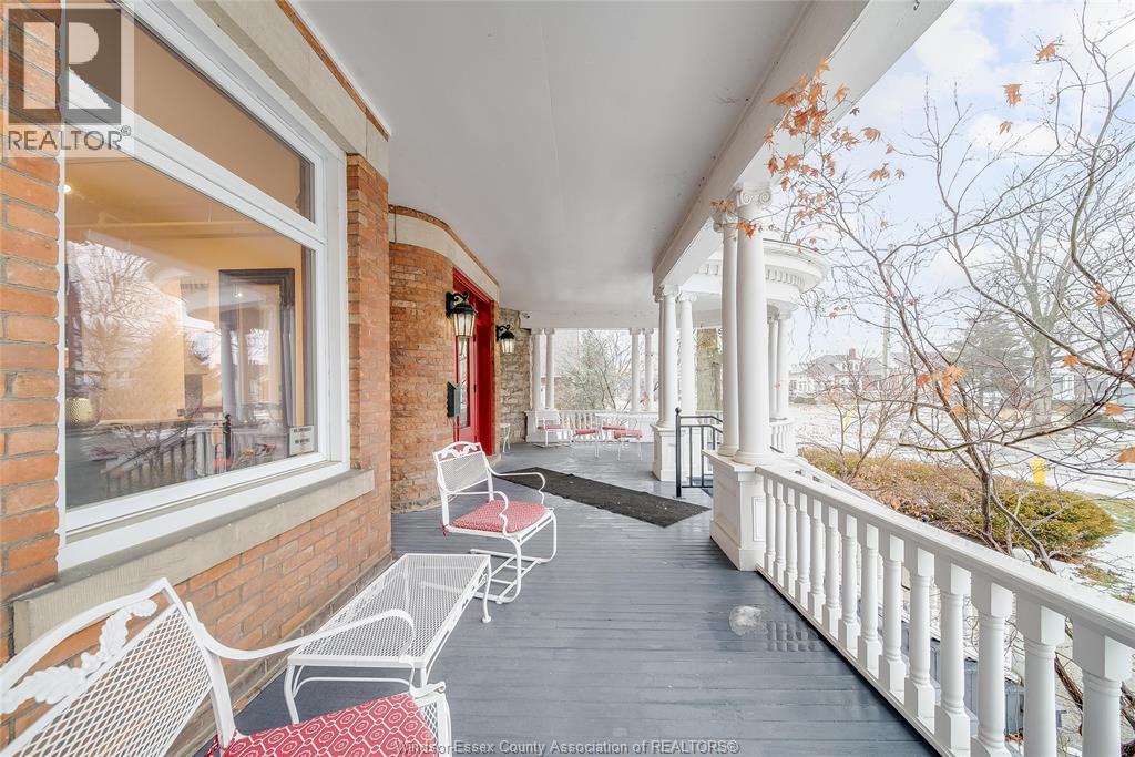 259 WELLINGTON STREET West