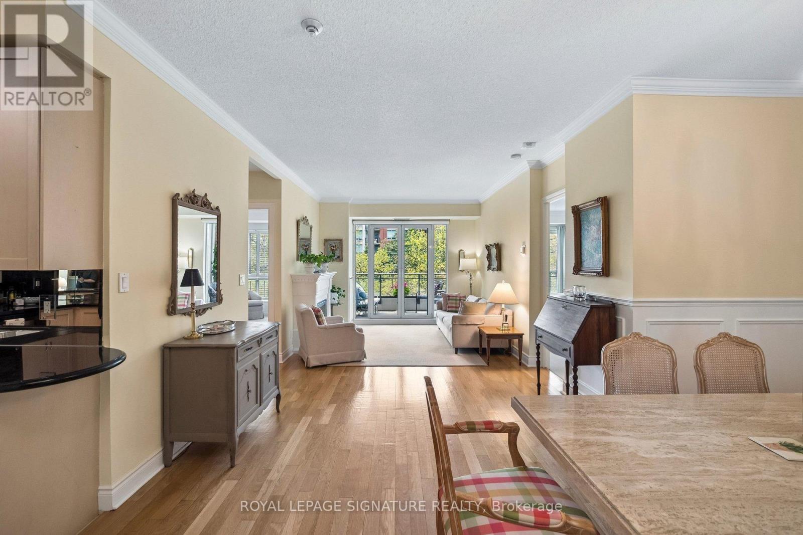 317 - 11 WILLIAM CARSON CRESCENT