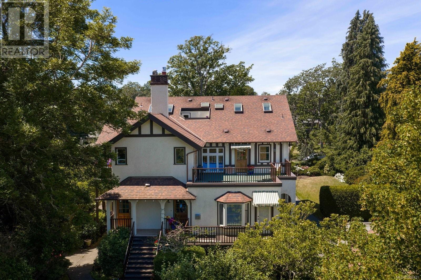 3 753 Pemberton Rd