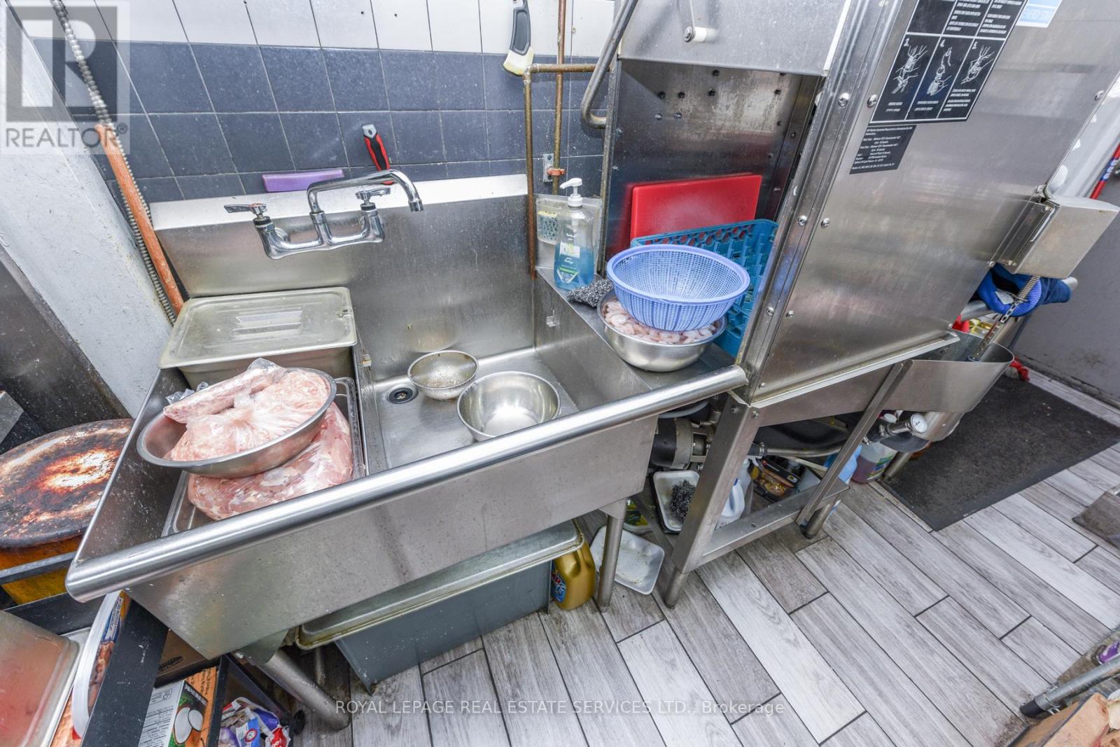 730 LAKESHORE ROAD E